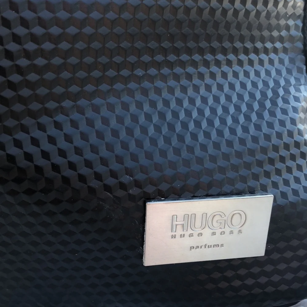 🚨B2G1 HUGO BOSS Black Textured Laptop Case